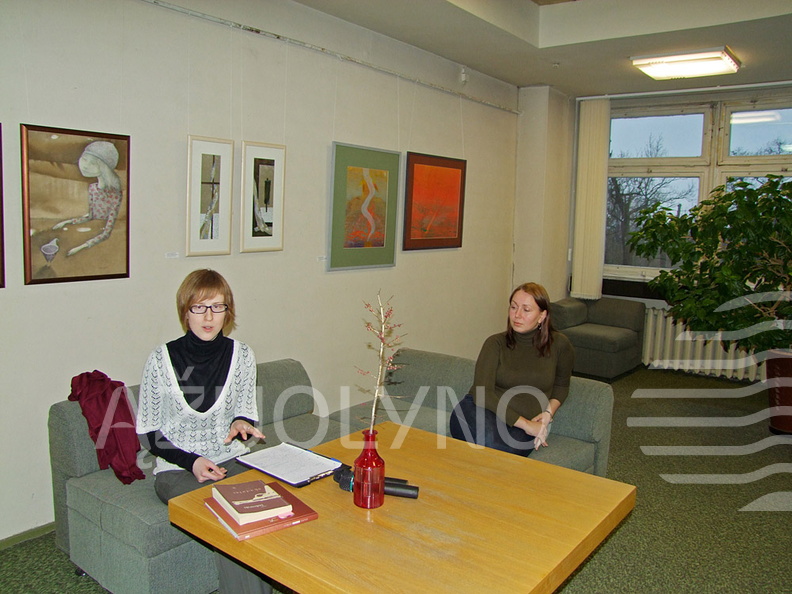Skaitytojų klubo vadovė R. Nagelytė ir literatūros apžvalgininkė E. Valienė