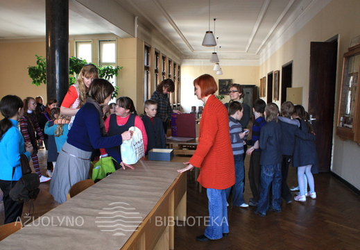 Vaikai piešia tema "Mano knygų tvirtovė"