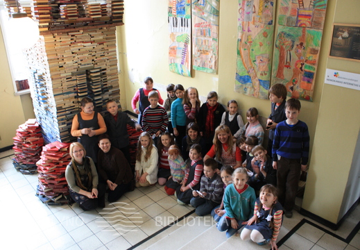 Mokytojos, mokiniai ir piešiniai