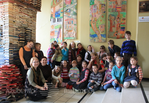 Mokytojos, mokiniai ir piešiniai