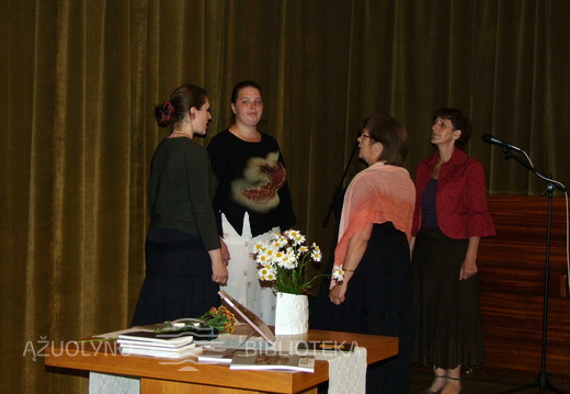 Sutartinių giedotojų grupė