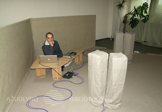 Instaliacija „Garso korys“ su Andrium Rugiu