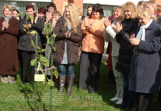 Ąžuoliuko sodinimas