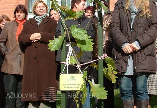 Ąžuoliuko sodinimas