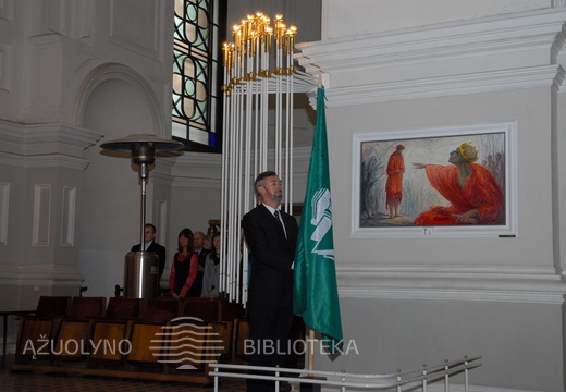 Bibliotekos vėliavos šventinimas