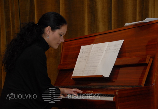 Akomponuoja V. Unguraitytė