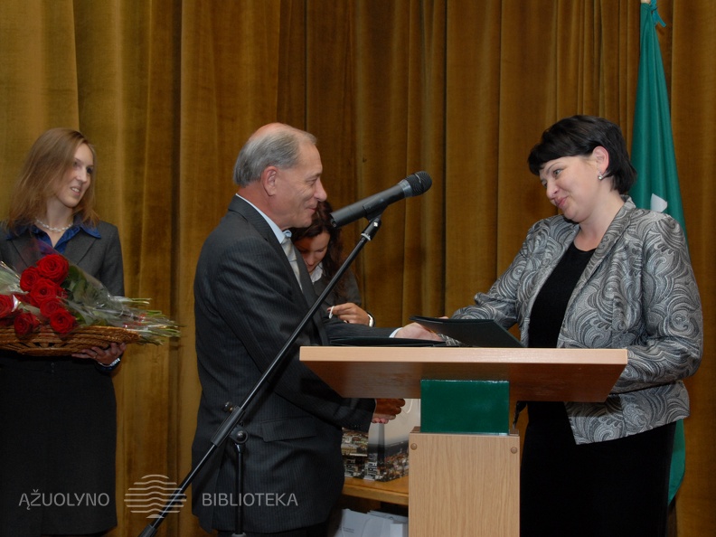 Garbės skaitytojas - buvęs ilgametis bibliotekos direktorius A.Samėnas