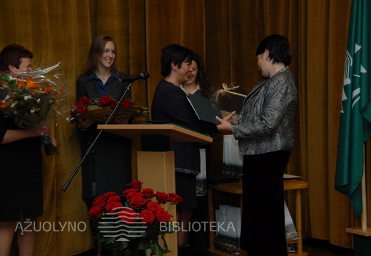 Sveikina AB TEO LT Kauno regiono direktorė L. Ivašauskienė