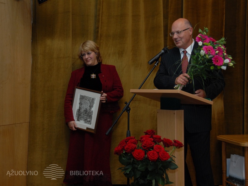 Sveikina Kauno prekybos, pramonės ir amatų rūmų gen. dir. V. Šileikis