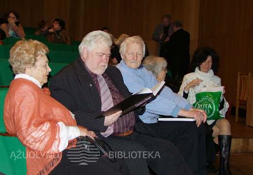 Iš kairės G. Pempės žmona Aldona, bibliofilas Vidmantas Staniulis