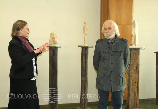 Kalba dailininko žmona, buvusi bibliotekos darbuotoja Dalia Striogienė