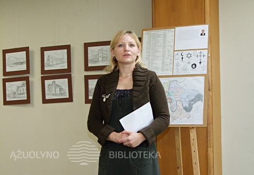 Parodą pristato bibliotekos darbuotoja V.Gerasimovienė