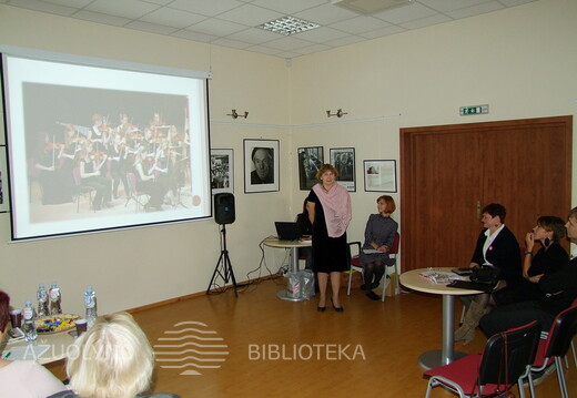 Rita Pauliukaitienė pristato idėją „Muzikavimas bibliotekoje“ 