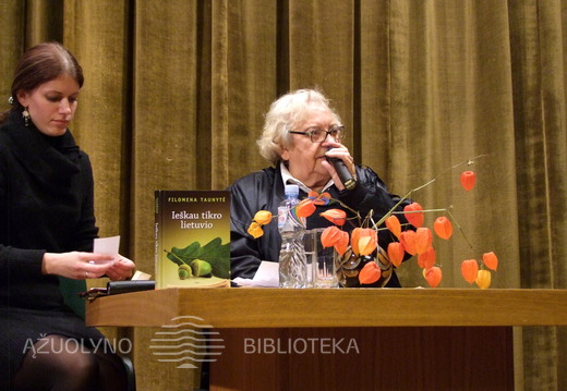 KAVB Kultūrinių renginių organizatorė Aistė Megelinskienė ir gydytoja, rašytoja Filomena Taunytė