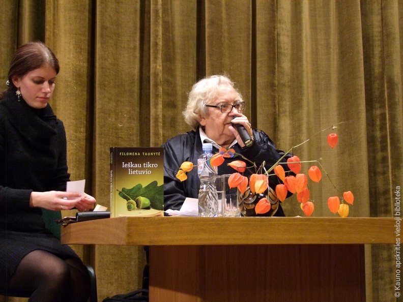 KAVB Kultūrinių renginių organizatorė Aistė Megelinskienė ir gydytoja, rašytoja Filomena Taunytė