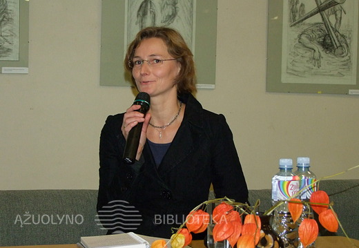 Vakaro vedėja - savaitraščio "Nemunas" žurnalistė Audronė Meškauskaitė