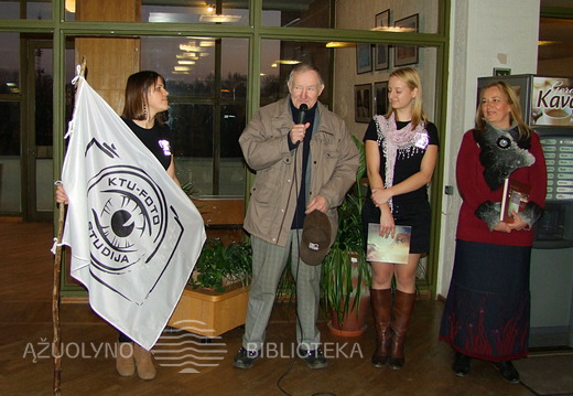 KTU FOTO studijos narius sveikina fotomenininkas Aleksandras Macijauskas