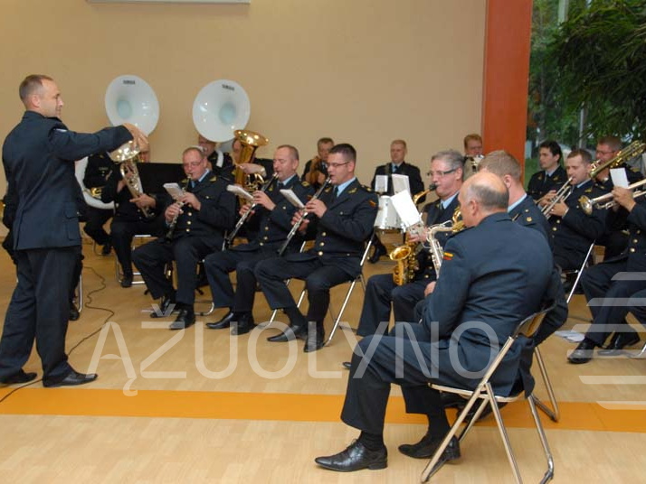 Karinių oro pajėgų orkestras, diriguoja Remigijus Terminas