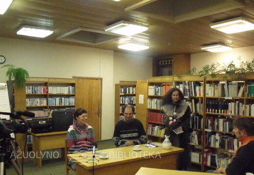 Rašytoja Saulė Zujūtė, vertėjas Markus Roduner, renginį pristato Vokiškų ir šveicariškų leidinių skaityklos darbuotoja Vida Korn