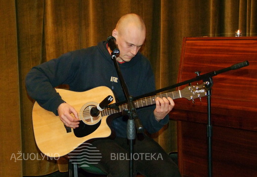 Savo kūrybos dainas atlieka Bernardinai.lt kultūros redaktorius Gediminas Kajėnas