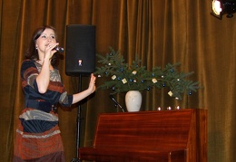 Dainuoja Agnė Petravičienė