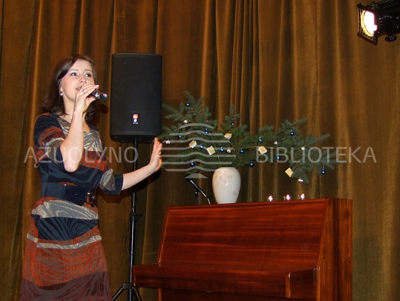 Dainuoja Agnė Petravičienė