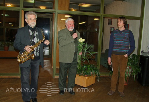 Saksofonistas Eugenijus Kunickas, parodos autorius Antanas Zinkevičius ir renginio vedėjas Deividas Preišegalavičius