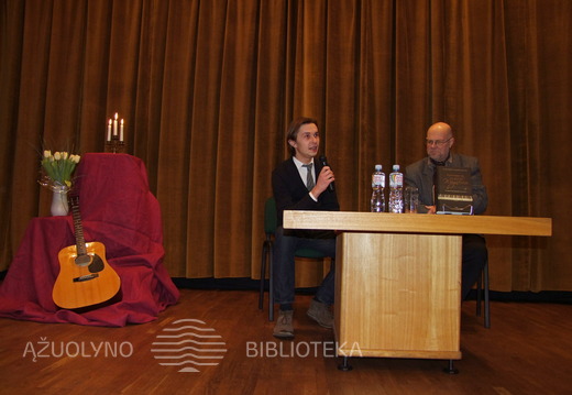 Renginio vedėjas Julijus Grickevičius ir muzikologas Viktoras Gerulaitis