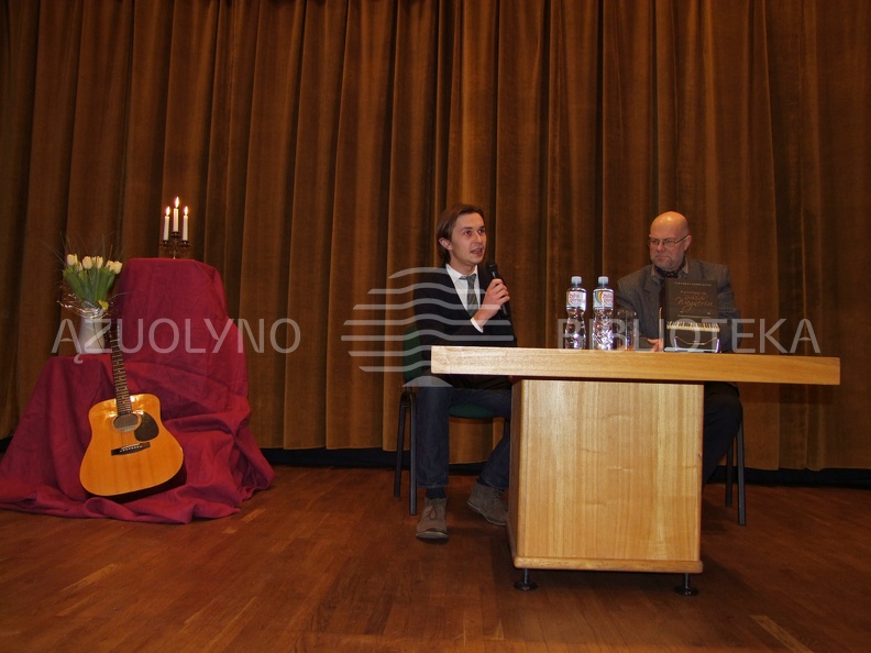 Renginio vedėjas Julijus Grickevičius ir muzikologas Viktoras Gerulaitis