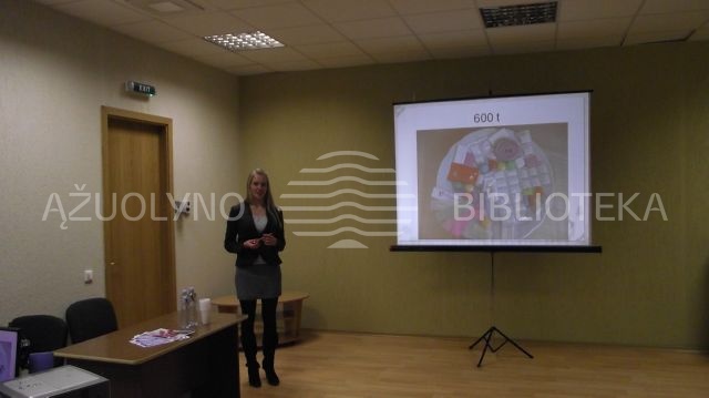 Vaiva Kveškevičiūtė pristato idėją &quot;Originalus kramtomosios gumos panaudojimas&quot;