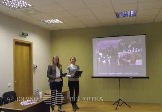 Goda Tamulytė ir Monika Jukilaitytė pristato idėją "Aktyvi jaunimo veikla"