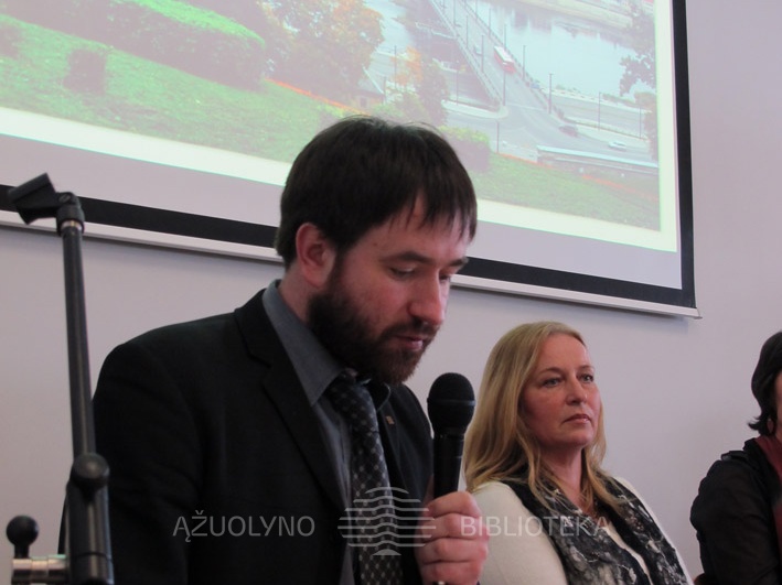 Diskusijos moderatorius - VDU Politikos mokslų ir diplomatijos fakulteto prodekanas, istorikas dr. L. Venclauskas