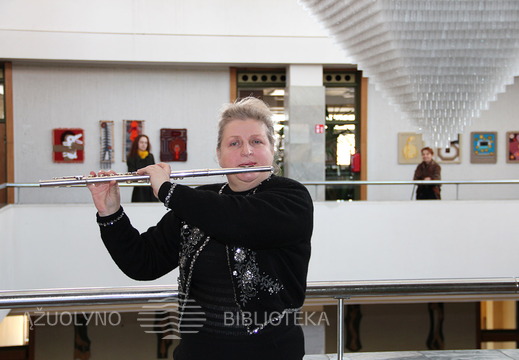 Fleita grojo Lidija Gomolickaitė-Grudzinskaitė