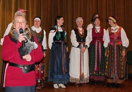 Ansamblis &quot;Kupolė&quot; ir renginio vedėja R. Tamoliūnienė