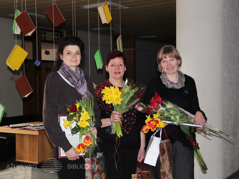 Skaitytojų aptarnavimo sk. Registracijos ir informacijos grupės bibliotekininkės I. Gineikienė, D. Sabienė ir V. Trakimienė