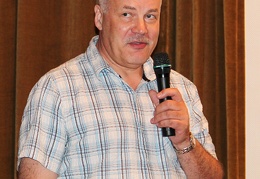 Susirinkusiuosius sveikino Lietuvos rašytojų sąjungos Kauno skyriaus pirmininkas Vidmantas Kiaušas.