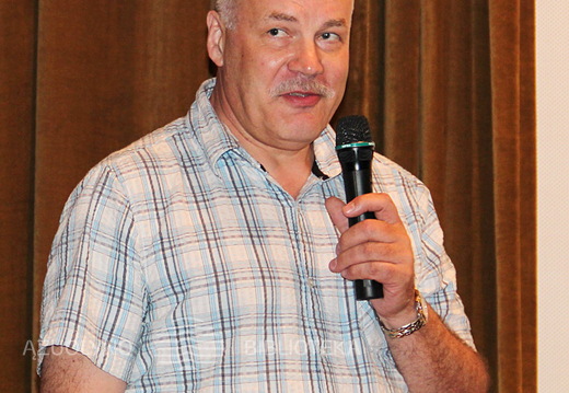 Susirinkusiuosius sveikino Lietuvos rašytojų sąjungos Kauno skyriaus pirmininkas Vidmantas Kiaušas.