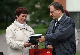 Kauno miesto mero patarėjas A. Ramoška ir TEO Kauno regiono direktorė L. Ivašauskienė