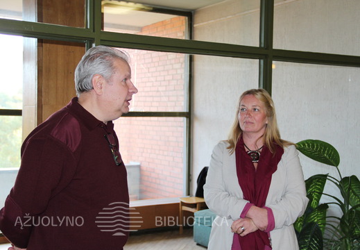 A. Slapšys ir KAVB Kultūros renginių ir leidybos grupės vadovė R. Tamoliūnienė