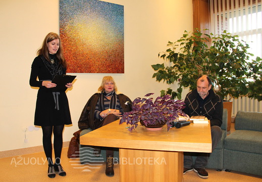 Renginio vedėja A. Megelinskienė ir svečiai J. Baranova ir A. Marčėnas