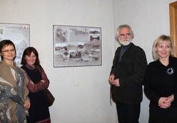 Vilkijos A. ir J. Juškų muziejaus direktorius A. Sniečkus ir etnografė V. Sniečkuvienė, vilkijietės G. Markevičienė, R. Jocienė