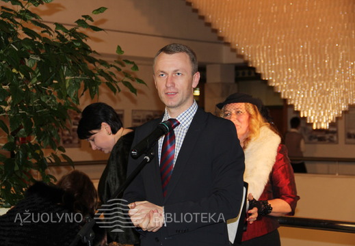 Svečius ir parodos rengėjus sveikino Kauno m. savivaldybės Kultūros ir turizmo plėtros skyriaus vedėjas A. Vilčinskas