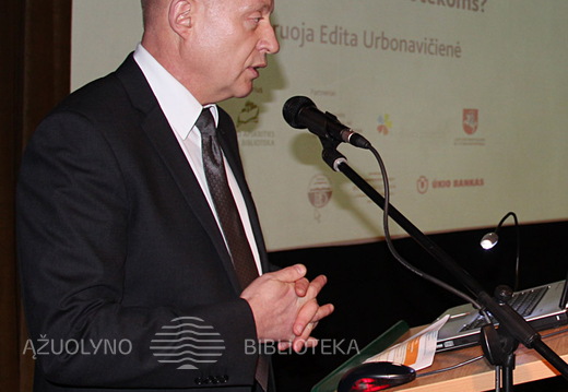 Sveikinimo žodį tarė Lietuvos nacionalinės Martyno Mažvydo bibliotekos direktorius prof. dr. Renaldas Gudauskas