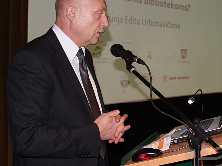 Sveikinimo žodį tarė Lietuvos nacionalinės Martyno Mažvydo bibliotekos direktorius prof. dr. Renaldas Gudauskas