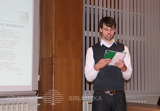 VDU istorijos studentas Simonas Jezavita skaitė J. J. Mašioto eiles