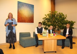 R. Tamoliūnienė, VDU studentas S. Jezavita, J. J. Mašioto giminaitė D. Andriušytė ir VDU profesorius Jonas Vaičenonis
