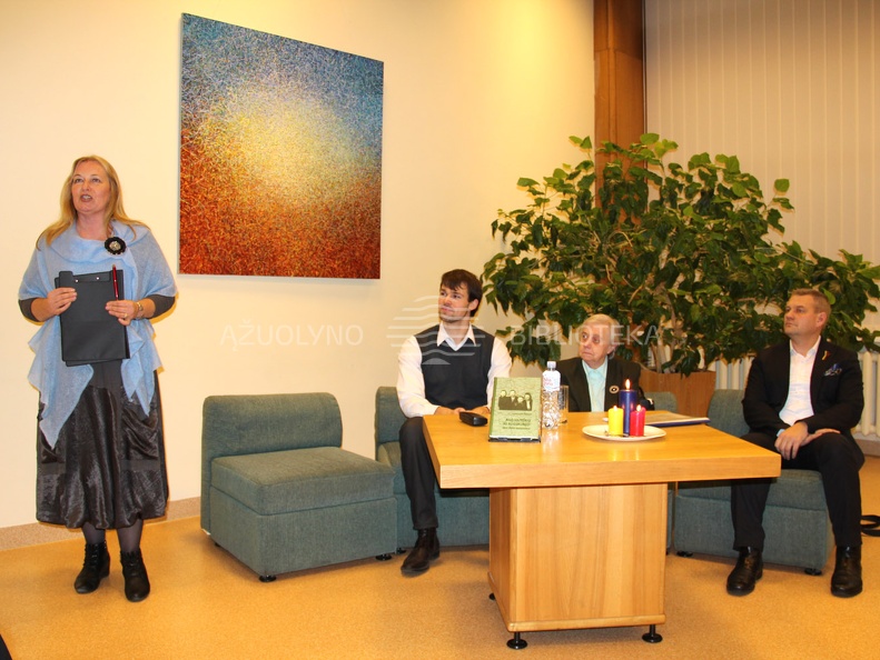 R. Tamoliūnienė, VDU studentas S. Jezavita, J. J. Mašioto giminaitė D. Andriušytė ir VDU profesorius Jonas Vaičenonis