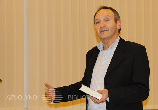 Renginio vedėjas poetas Alfas Pakėnas