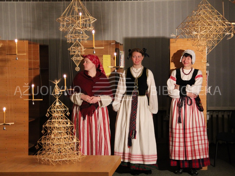 Parodos atidaryme sutartines atliko grupė &quot;Sasutalos&quot; (vad. A.Morkūnas)