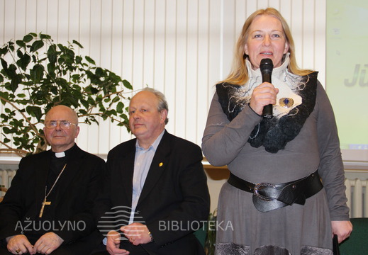 Kauno arkivyskupas metropolitas S. Tamkevičius, Ateitininkų federacijos generalinis sekretorius V.  Abraitis ir R. Tamoliūnienė